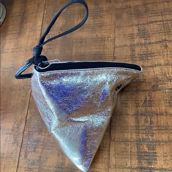 LAST ONE:  Lululemon Luminous Travel Kit. - Picture 7 of 10